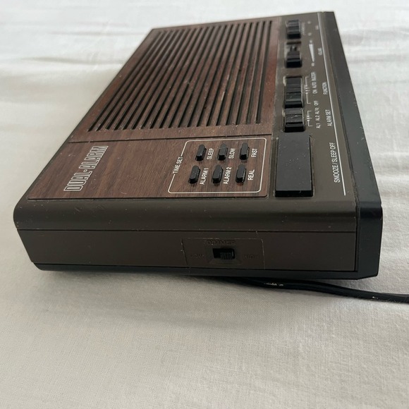 Sanyo RM6200 Vtg 1984 Dual Alarm  Red LED Digital Clock Radio Tested Woodgrain - Picture 3 of 8